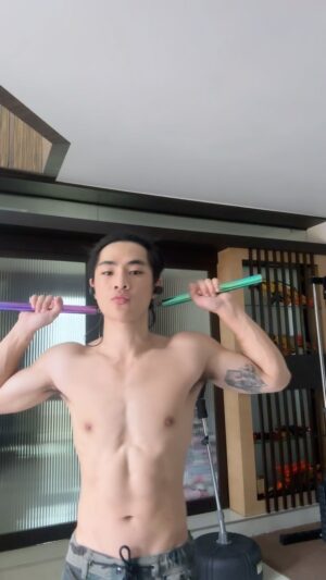 Nannakun Pakapatpornpob Instagram - Kungfu fighting🥊🥊🤙🏼 #nunchucks