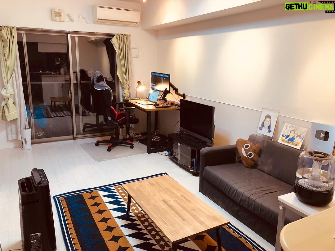 Naokiman - 5.9K Likes - リクエストの部屋公開や。
配置がおかしすぎるのと何か物足りん(笑)
センスいい人アドバイスくれ。
顎と姉の犬、ボストンテリア。
#naokiman #naokimanshow #インテリア #youtuber #bostonterrier #犬 #顎の部屋 #アゴハウス #ユーチューバー #ナオキマン #ナオキマンショー