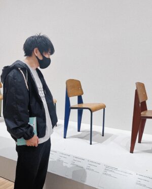 Naokiman Instagram - ジャン・プルーヴェ展に行ってきました！
最近インテリアにハマってて色んな椅子見てます笑

赤いデジタルの部屋は宮島達男さんの作品で『それは変化し続ける、それはあらゆるものと関係を結ぶ、それは永遠に続く』という意味が込められているそうです…..カッコよかった