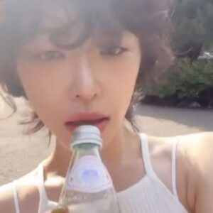 Narsha Instagram - 브아걸이 릴스를 찍는다면..? ㅋㅋ맘에드시나요?🤣
손감독님! 마지막은 무슨 의도인가요? 🥲
🎥 감독:가인 @songain87 
🎞️조감독:제아
💃배우: 브아걸 @narsha81 @miryoakajohoney @jeaworld  @songain87 
✂️편집:문주 @iammunju 
#그때는왜몰랐을까 #브아걸 #제아 #나르샤 #미료 #가인 #릴스챌린지