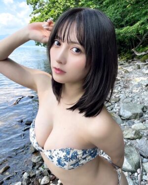 Nashiko Momotsuki Instagram - 本日8/28(水)発売 #週刊少年マガジン の表紙を飾らせて頂きます！

皆さんの応援のおかげでまたこうして表紙になることが出来ました うれしい いつもありがとう

今回は北海道での撮影
ぜひ #なしっ子ぐらし で感想聞かせてくださいね。

9/1(日)には発売記念イベントもあるのでぜひ！

#桃月なしこ #なしこたそ