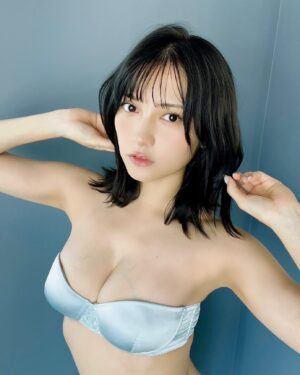 Nashiko Momotsuki Instagram - 8/12(月)に #DOLCE の表紙記念イベントを行います！

予約はどちらも本日8/2(金)20:00~

裏表紙の新谷姫加ちゃんと一緒にイベントするよ〜

今月の表紙イベントはこれだけになりそう！ぜひ会いに来て欲しいな。

リアイベ
passmarket.yahoo.co.jp/event/show/det…

オンラインサイン会
ec.01familia.co.jp/items/89385194

#桃月なしこ #なしこたそ