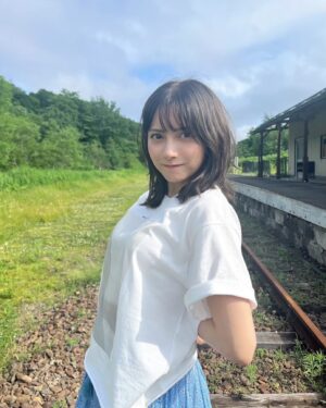 Nashiko Momotsuki Instagram - 同日9/1(日) #週刊少年マガジン オンラインサイン会も行います！

予約開始しておりますのでぜひこちらもよろしくお願いします☺︎

遠方の方や当日都合が合わない方はもちろんですが、リアイベに来てくれる方もリアイベとは衣装変えるのでぜひこちらもゲットしてほしいです

https://ec.01familia.co.jp/items/90293013

#桃月なしこ #なしこたそ