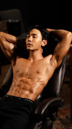 Nat Thewphaingam Instagram - เรียกผมว่า บอส 55 🥂
Behind the scene of my 2024 Body Profile 
Filming @bee__munin 
Studio @ssen.studio 
Personal coach @seobody @amazym.kr 

#바디프로필 NATTHEW THE PASSION 
Fitness Passion in Korea