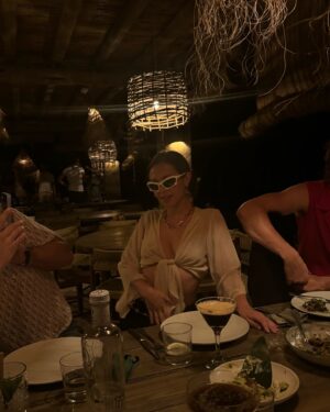 Natalia Azahara Instagram - Ibiza 🥚🍸💘🫂✨🍒🦋🌅🤓🐓!! :)