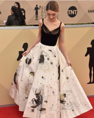 Natalia Dyer Instagram - 💫🖤 @dior #sagawards