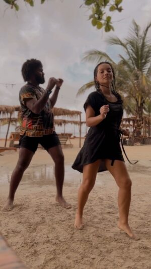 Natalia Reyes Instagram - En @fenixbeachcartagena y @lapuntacartagena se baila llueva o truene ⚡️ 🕺 @jose_sarkar @califlowlatinooficial 
Y que viva la SALSA CALEÑA 💃 🔥 

•

At @fenixbeachcartagena and @lapuntacartagena we dance rain or shine ✨ 
Long live la SALSA from CALI 🔥 

#FenixBeach #NataliaFromColombia #Salsa