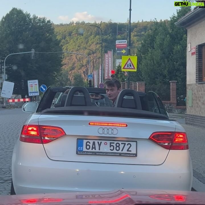 Natálie Grossová - 1.6K Likes - Střípky z natáčení klipu ŽIJ A NECH ŽÍT :D Najdete ho na YT a myslím, že to opravdu chcete vidět🫡
•
•
Photo by the best: @denisagrossova