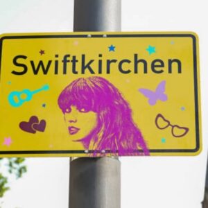 Natalie Lecznar Instagram - GELSENKIRCHEN: You welcomed us to Germany with three incredible nights. The heart cut outs during Lover and the Willow orbs that filled the stadium are images that will remain in my memory forever. It’s so special to be a part of this amazing show and you made it even more beautiful. Danke 🇩🇪