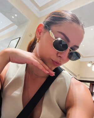 Natalie Peterson Instagram - MILANO 🇮🇹 Already planning my next trip back to this lovely city! We shopped till we dropped, saw some famous sights, and drank lots of Aperol e vino 🥂 Grazie mille ✨

#milano #milan #italy #prada #travel #shopping #lifestyle #aperolspritz #wine #dinner #friends #erastourdancers