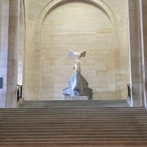 Natalie Portman Instagram - The most amazing date night with my friend Pami last night at the Louvre…Thank you @iamjhud for giving us all goosebumps with your rendition of Leonard Cohen’s Hallelujah ✨