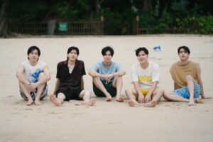 Natarit Worakornlertsith Instagram - จบไปแล้วน้า we are คือเรารักกัน เป็นเรื่องที่ยาวนานและมีเรื่องราวมากมาย ขอบคุณตัวละครเชน ที่ทำให้ผมได้พบเจอกับสิ่งใหม่ๆในชีวิต เห็นถึงความอบอุ่นที่มากขึ้น การดูแลเอาใจใส่ของทุกคน ตัวละครเชน ได้สอนอะไรกับผมเยอะมาก ขอบคุณเพื่อนๆทุกคน เป็นการรวมตัวที่ทำให้รู้สึกเหมือนกลับไปเจอเพื่อนสนิทในวัยเรียนที่ได้อยู่ด้วยกันตลอด มีทั้งความสุขความทุกข์รวมถึงปัญหาต่างๆ ที่พวกเราผ่านมาด้วยกัน ขอบคุณพี่ถา @tha_sataporn ที่ให้โอกาสนี้กับผม พี่เอโกะที่คอยถามไถ่ตลอด @akoakiko พี่เอ้กด้วย @xiseks และผู้กำกับพี่นิว @aloneww ดีใจมากๆ
ที่ได้กลับมาร่วมงานกันอีกครั้งนึง เป็นการทำงานที่แฮปปี้สุดๆ ถึงจะซนบ้าง แต่ก็ตั้งใจทำงานเต็มที่นะครับ เพื่อนๆ นักแสดงทุกคน พี่ปอนด์ ภูวิน วินนี่ สตางค์ พี่อู๋ พี่บูม ปูน พี่เปปเปอร์ เจเจ ธี และคนอื่นๆที่ร่วมแสดงในซีรีส์ด้วย ขอบคุณทีมงามทุกคนที่ช่วยกันสร้างเรื่องนี้ให้ออกมาสมบูรณ์แบบขนาดนี้ ขอบคุณแฟนคลับทุกคนที่คอยซัพพอตพวกเราทุกคนมาตลอด ช่วยปั่นเทรน ช่วยทำให้พวกเรามีคนรู้จักเพิ่มขึ้นมากขนาดนี้ สุดท้ายนี้ ผมขอบคุณทุกคนที่คอยให้กำลังใจและคอยเฝ้าดูทุกๆการเติบโตและพัฒนาการของผมอยู่ตลอด ผมจะทำมันให้ดีขึ้นต่อไปเรื่อยๆนะครับ 🤟🏻🧡 #marcmc #weareseries