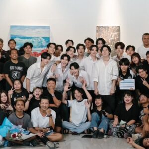 Natarit Worakornlertsith Instagram - จบไปแล้วน้า we are คือเรารักกัน เป็นเรื่องที่ยาวนานและมีเรื่องราวมากมาย ขอบคุณตัวละครเชน ที่ทำให้ผมได้พบเจอกับสิ่งใหม่ๆในชีวิต เห็นถึงความอบอุ่นที่มากขึ้น การดูแลเอาใจใส่ของทุกคน ตัวละครเชน ได้สอนอะไรกับผมเยอะมาก ขอบคุณเพื่อนๆทุกคน เป็นการรวมตัวที่ทำให้รู้สึกเหมือนกลับไปเจอเพื่อนสนิทในวัยเรียนที่ได้อยู่ด้วยกันตลอด มีทั้งความสุขความทุกข์รวมถึงปัญหาต่างๆ ที่พวกเราผ่านมาด้วยกัน ขอบคุณพี่ถา @tha_sataporn ที่ให้โอกาสนี้กับผม พี่เอโกะที่คอยถามไถ่ตลอด @akoakiko พี่เอ้กด้วย @xiseks และผู้กำกับพี่นิว @aloneww ดีใจมากๆ
ที่ได้กลับมาร่วมงานกันอีกครั้งนึง เป็นการทำงานที่แฮปปี้สุดๆ ถึงจะซนบ้าง แต่ก็ตั้งใจทำงานเต็มที่นะครับ เพื่อนๆ นักแสดงทุกคน พี่ปอนด์ ภูวิน วินนี่ สตางค์ พี่อู๋ พี่บูม ปูน พี่เปปเปอร์ เจเจ ธี และคนอื่นๆที่ร่วมแสดงในซีรีส์ด้วย ขอบคุณทีมงามทุกคนที่ช่วยกันสร้างเรื่องนี้ให้ออกมาสมบูรณ์แบบขนาดนี้ ขอบคุณแฟนคลับทุกคนที่คอยซัพพอตพวกเราทุกคนมาตลอด ช่วยปั่นเทรน ช่วยทำให้พวกเรามีคนรู้จักเพิ่มขึ้นมากขนาดนี้ สุดท้ายนี้ ผมขอบคุณทุกคนที่คอยให้กำลังใจและคอยเฝ้าดูทุกๆการเติบโตและพัฒนาการของผมอยู่ตลอด ผมจะทำมันให้ดีขึ้นต่อไปเรื่อยๆนะครับ 🤟🏻🧡 #marcmc #weareseries