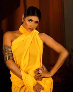 Natasha Majhi Instagram - Radiate confidence in a saree thats speaks volumes ❤️‍🔥
.
.
.
#somamajhiofficial #sareetrend #sareelove #sareefashion #sareeindia #sareestyle #sensualpose #sarees #sareedraping #sareeswag #sotd #trendingnow #iwearhandloom #trendalerts #trendtoday #sareelover #sareeoverseas #fashion #onlineshopping #sensual #designersarees #sareesofinstagram #sareelovers #sareepact #thepallushop #indianwear #silksarees #indianfashion#sari #fyp