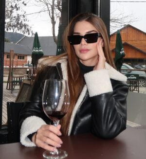 Nathalia Gomes Instagram - 🍷❄️