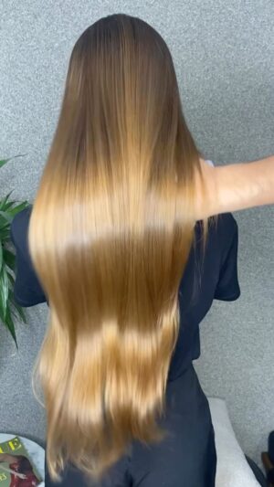 Nathalia Gomes Instagram - Fala de mim, mas não falaaaaaaa do meu cabelo 😍😜
Hoje foi dia de tratamentos com aminoácidos @wed.soares  meu amor,que brilho é esse? 👌🏻🤌🏻