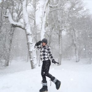 Nathalia Gomes Instagram - 🇦🇷☃️❄️ 

@curadoria.uze 🩷