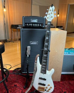 Nathan East Instagram - Rig du jour… #photoshoot @sweetwatersound @laneyamplification @yamaha_guitars #eaststairs