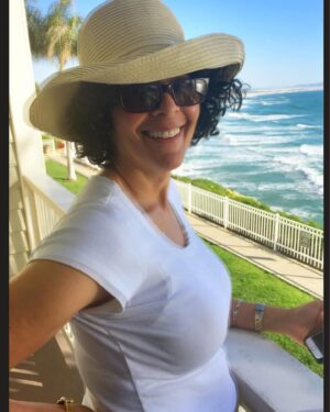Nathan East Instagram - Happy Birthday, Anita!🎂🙏🏽🥳✨💝🎉🎈🎁💖👑

From the moment I first laid eyes on you on campus at UC San Diego, I knew you were “Miss Right.”😍Today, and every day, I celebrate you and feel incredibly grateful to have you as my best friend, soulmate, partner in life, and the amazing mother of our children. We are blessed beyond belief!!🙏🏽

Here’s to another beautiful trip around the sun, my love!💫☀️