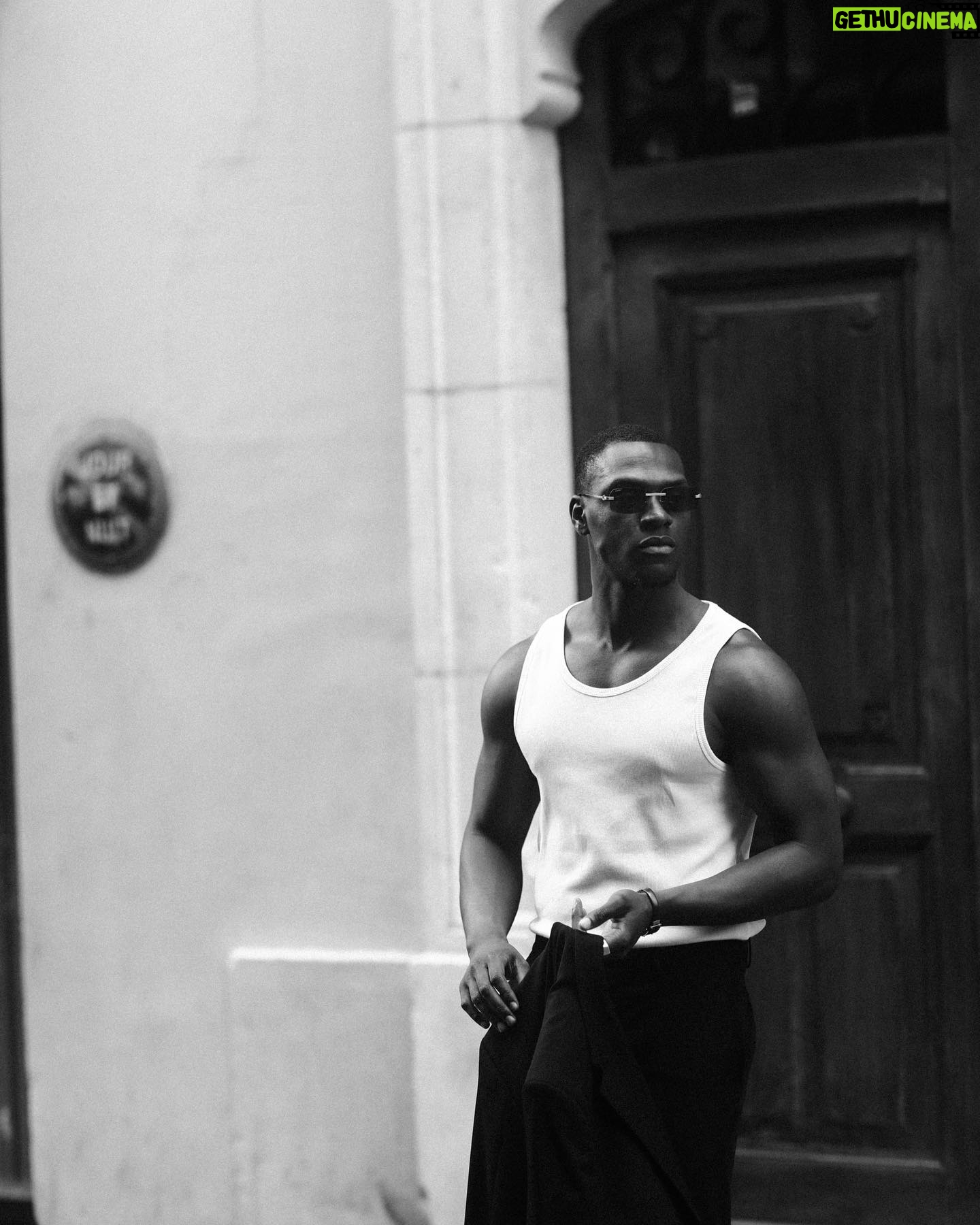Nathan Munda - 5.8K Likes - On peut apprendre le style mais pas le Charisme ! Class for the men ! 1, 2 or 3 ?! @boss