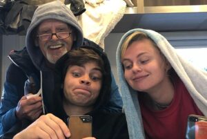 Nathan Naenen Instagram - It’s a wrap voor @zepposdefilm! 

Merci aan heel de crew en mede-cast om dit pittig avontuur onvergetelijk te maken. You were amazing! Onwaarschijnlijk benieuwd naar het eindresultaat! ❤️

Benji out ✌️ 

📷 (1,3,4 & 6) by @nyklyn