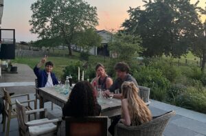 Nathan Naenen Instagram - Wat een schone zomer met de schoonste mensen ❤️
Bedankt aan de hele ploeg en de rest van de cast! 

Assisen; nog steeds op @play4_be & @goplay.be .