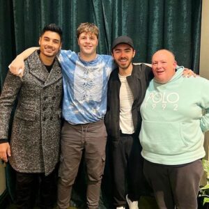 Nathan Sykes Instagram - So proud of @birdspotting. He is wonderful in White Christmas. Highly recommend if you’d like a warm musical metaphorical hug! Lovely as always to catch up with the guys! @sivaofficial @damiensanders1973
