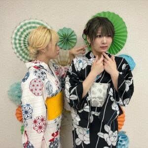Natsumi Maki Instagram - サオリちゃん、嫌そうな顔ばっかするぅ〜😂

#natsupoi #なつぽい #安納サオリ #stardom