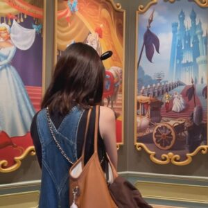 Natsumi Okamoto Instagram - 夏ディズニー！！！あついけど！だいすき！
休憩ばっかりだけど！！！さいこう！！🎠♥️
