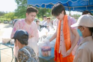Nattapol Diloknawarit Instagram - ปีนี้เป็นปีที่หนักมากๆหนักแบบเเทบขาดใจ แต่พี่ดีใจที่เราผ่านมันมาได้นะภู ภูอยู่กับพี่ทุกช่วงเวลาที่ลำบากของปีนี้จริงๆ ขอบคุณมากๆที่คอยอยู่ข้างกัน บาดเจ็บไปด้วยกัน รู้ว่าภูหนักมากไม่ต่างกัน แต่เราก็ผ่านกันมาได้ขนาดนี้เเล้วนะ

รู้สึกดีใจจริงๆที่มีน้องชายคนนี้อยู่ข้างๆ วันเกิดปีนี้ขอให้สิ่งที่เราได้ทำกันมา ผลักเราไปข้างหน้า เอาให้ไกลกว่านี้ แล้วเราจะไม่กลับมาอยู่ตรงจุดนี้อีก พี่เชื่อจริงๆว่าภูทำได้ ขอให้สิ่งที่ภูหวังดีกับทุกคนมาโดยตลอดย้อนกลับไปหาภู และก็ขอให้สิ่งดีๆที่เราร่วมกันสร้างนำพาเราไปเจอเรื่องราวดีๆต่อจากนี้ไป

รักมึงมากน้องชาย

สสวก.