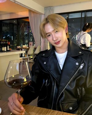 Natthapat Meesuk Instagram - 🍷🍷🌓