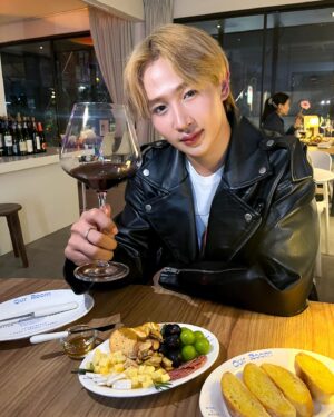 Natthapat Meesuk Instagram - 🍷🍷🌓