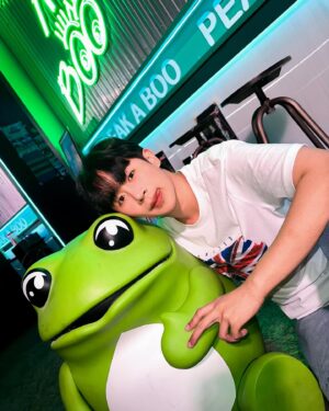 Natthapat Meesuk Instagram - น้อนอับบน่ารักม๊ากกกน้อง Jinro toad แบรนด์ Jinro soju โซจูอันดับ 1 จากเกาหลี ต้อง Jinro เท่านั้น น้องอยู่หลายที่ มากกก เต้ไปเจอน้อนที่ร้านPeak A Boo Bar Ratchayotin💚💚💚

@jinro_global @jinrosoju_thailand @partipost_th 
#HiteJinroTH #partipostthb #HiteJinroTH #JinroTH
#partipostth