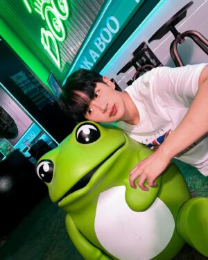 Natthapat Meesuk Instagram - น้อนอับบน่ารักม๊ากกกน้อง Jinro toad แบรนด์ Jinro soju โซจูอันดับ 1 จากเกาหลี ต้อง Jinro เท่านั้น น้องอยู่หลายที่ มากกก เต้ไปเจอน้อนที่ร้านPeak A Boo Bar Ratchayotin💚💚💚

@jinro_global @jinrosoju_thailand @partipost_th 
#HiteJinroTH #partipostthb #HiteJinroTH #JinroTH
#partipostth
