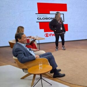 Natuza Nery Instagram - CENTRAL GLOBONEWS CARIOCA – Nesta quinta-feira (25), foi a vez de a #CentralGloboNews itinerante aterrissar no “Rildy”. @natuzanery foi recebida em terras cariocas por @flaviaol, @gabeiraoficial, Merval Pereira e @octavioguedes.

Arraste o carrossel de imagens para o lado para conferir os bastidores da melhor resenha da política brasileira, no Rio de Janeiro.

📸: GloboNews
📹: Octavio Guedes

➡ Acompanhe as atualizações na #globonews #jornalismo #notícias