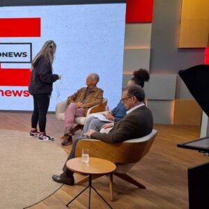 Natuza Nery Instagram - CENTRAL GLOBONEWS CARIOCA – Nesta quinta-feira (25), foi a vez de a #CentralGloboNews itinerante aterrissar no “Rildy”. @natuzanery foi recebida em terras cariocas por @flaviaol, @gabeiraoficial, Merval Pereira e @octavioguedes.

Arraste o carrossel de imagens para o lado para conferir os bastidores da melhor resenha da política brasileira, no Rio de Janeiro.

📸: GloboNews
📹: Octavio Guedes

➡ Acompanhe as atualizações na #globonews #jornalismo #notícias