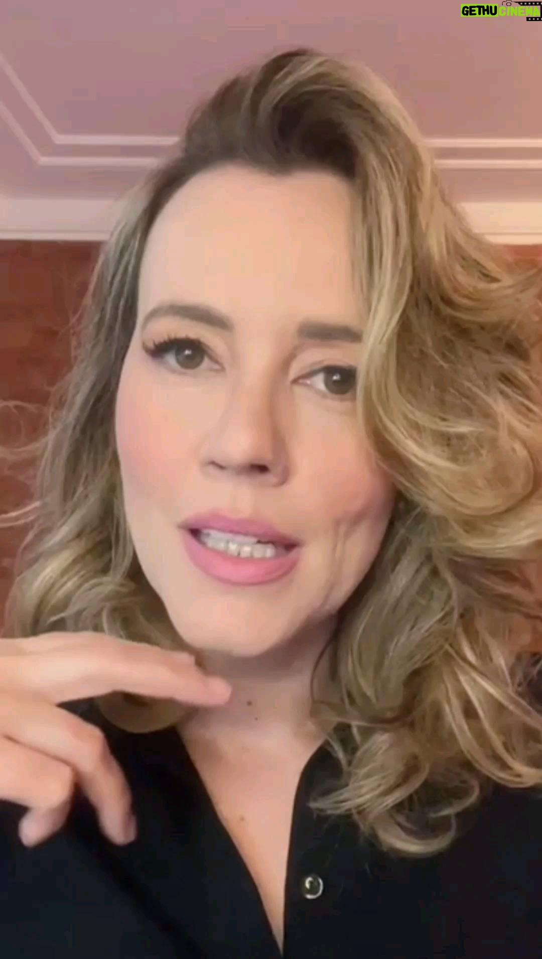Natuza Nery - 3.9K Likes - Hoje é de celebrar sua existência, de festejar mais um ano da sua luz brilhando neste mundo. Que seja lindo, que seja leve, que você ria muito, que receba muitos abraços e se sinta muito amada. Que seu caminho seja pleno de sucesso, de aprendizados, de conquistas. Que você esteja sempre rodeada de boas energias, de pessoas que desejam o seu bem, de corações que fazem o seu coração feliz. Que você esteja sempre em paz, que sua alma tenha a tranquilidade que merece, que você não esqueça da pessoa linda que é, nem do quanto faz bem a tanta gente. Feliz aniversário, Natuza! Te desejamos o mundo inteiro de felicidade. Amamos você! ❤❤❤
#NatuzaNery #Natuzeiros #Bday