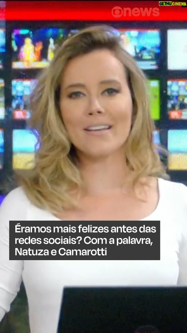 Natuza Nery - 22.2K Likes - “ÉRAMOS MAIS FELIZES?” — Nesta quarta-feira (17), o ministro do STF Alexandre de Moraes voltou a defender a regulamentação das redes sociais, e afirmou que antes do surgimento delas, “éramos felizes e não sabíamos”. No #Edição18,@natuzanery levantou o debate com @camarottigerson.
“Eu tinha mais tempo para fazer outras coisas. Para ligar para as pessoas, porque hoje mando só uma mensagem. Tinha mais tempo para ler, porque não ficava tão presa nas redes sociais. E não tinha fake news martelando na cuca da democracia. Então, sim, eu era mais feliz e não sabia”, disse Natuza.
“Por mim, ficaria no mundo analógico numa boa”, brincou Camarotti, que acha que hoje em dia é difícil manter o foco, com tantos estímulos.
➡ Acompanhe as atualizações na #GloboNews #redessociais #felicidade #natuzanery #camarotti