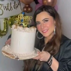 Nausheen Ali Sardar Instagram - A BIG SHOUTOUT  TO MY BESTIES FOR THIS WONDERFUL  SURPRISE❤️❤️❤️
MMUAAAHHH!!!! #happybirthdaytome 
Thank u Subeer Smriti for the amazing decoration ...lots of Love to Tarun Raymon Rucha for planning this💓
I LOVE U ...TO THE MOON N BACK!!
@rohitkverma u were missed💕
@vikasverma1 
@iamalikhan111
 @hitendrakapopara @ranjitrodricks  @aarti_puri @reyaanshvirchadha @vish_jas 💖💖💖💖💖💖💖
Dream like Cake by @piyadelights