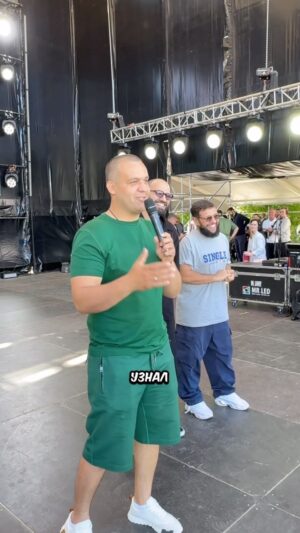 Navai Bakirov Instagram - Самое приятное сегодняшнее событие - молодой боксерской семьей, которая ждет ребенка и не имеет своего жилья, вручили квартиру. От всей души поздравляем чемпиона из Кирова!