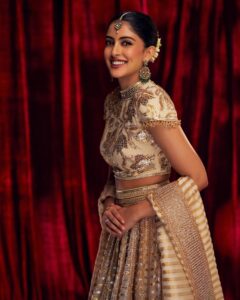 Actress Navya Naveli Nanda HD Instagram Photos and Wallpapers August 2024
