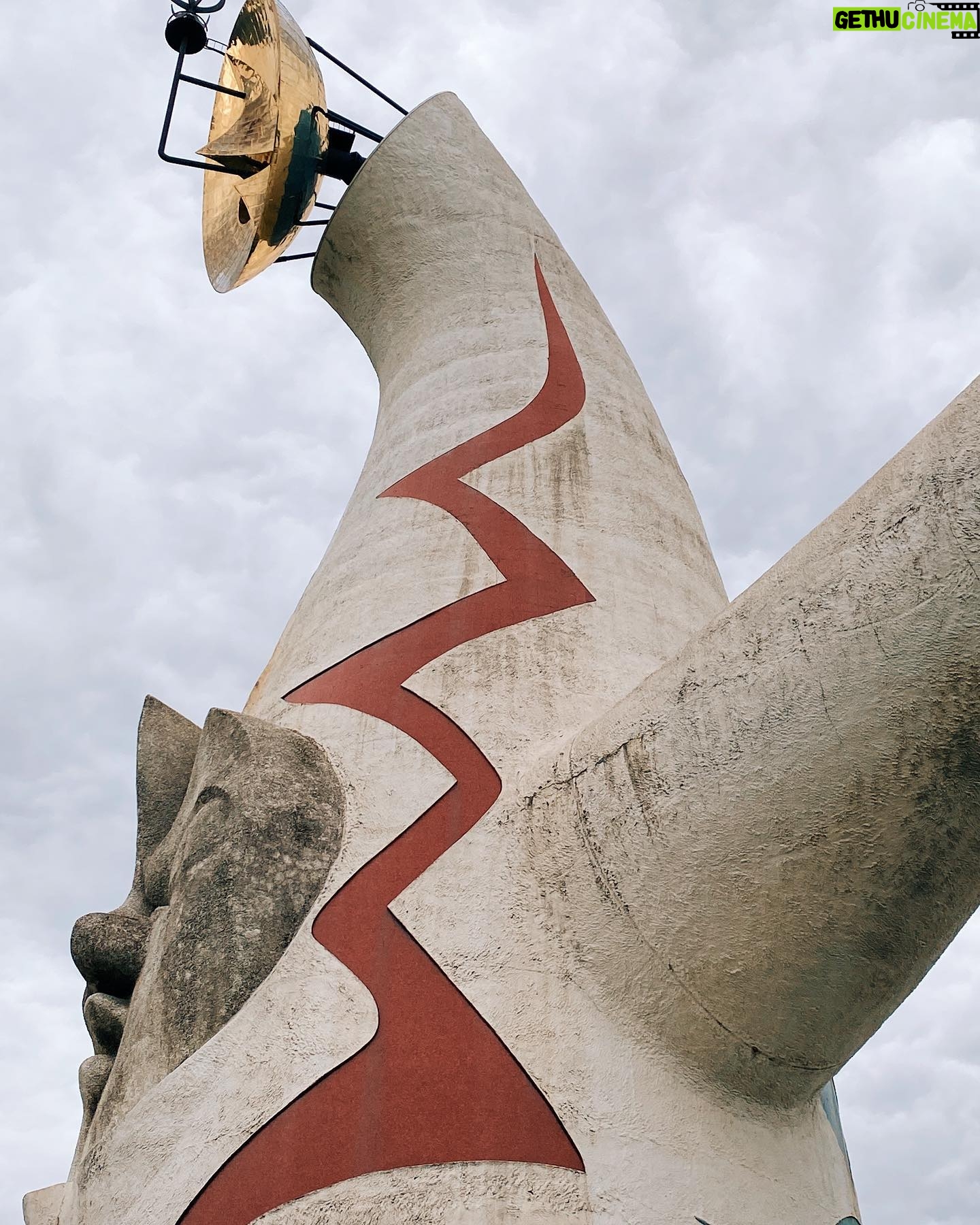 Nawapol Thamrongrattanarit - 1.3K Likes - the angry sun .
tower of the sun , osaka
#osaka