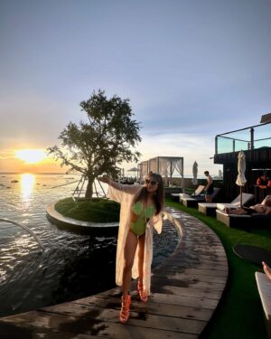 Nayamat Handa Instagram - Paradise found by the poolside 💚

#igtravel #igers #igersindia #instagram #instagood #instadaily #explore #explorepage #exploremore #goviral #trending #explorar #fashion #style #blogger #influencer #artist #fashionista #fashionstyle #fashionblogger #stylefashion #styleblogger #styleinspo #styleinspiration #thailand #swimsuit #lifestyleblogger #luxurylifestyle #pattaya #sunsetlover