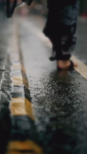 Nayana Elza Instagram - മഴ ☔️ 
.
.
🎥 @portraits_by_shone 
.
.
.
.
.
.
.
.
.
.
.
.
#rain #kerala #photoshoot #rainreels #mansoon #raindrops