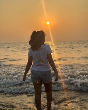 Nayana Elza Instagram - 🌞 
.
.
.
.
.
.
.
.
.
.
.
.
#sunset #beach #beachlife #june #waves #beachgirl #sand #beachvibes