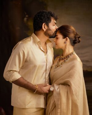 Nayanthara Instagram - The gold charm ✨💛💛

#anantradhikawedding

Styled by @anuvardhan 
@neela_by_anuvardhan 
@tejasnerurkarr 📸