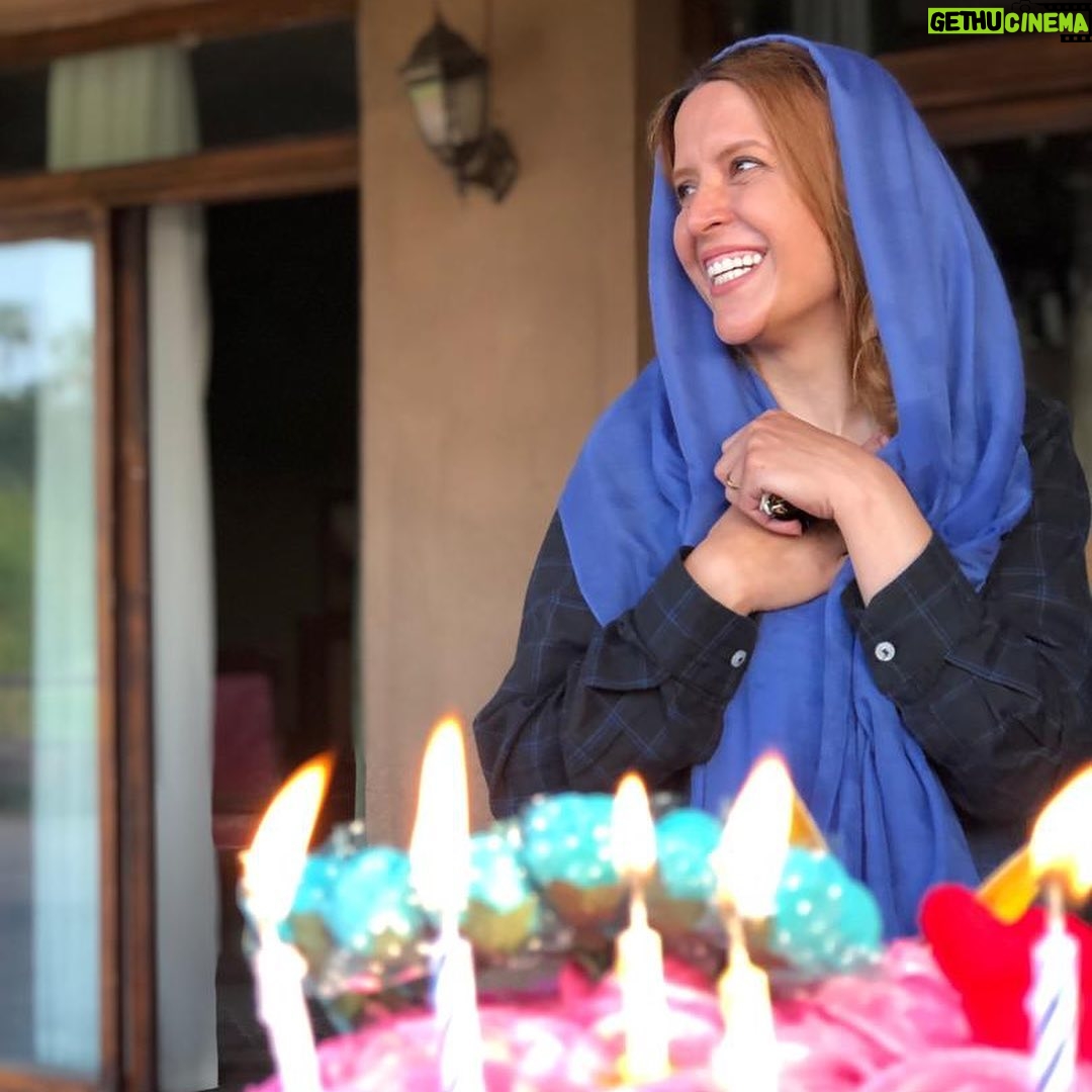 Nazanin Farahani - 1.7K Likes - خردادی دیگر و مودهای جدید و من هم چنان دست و پا می زنم در تلاش برای آشتی دادن این دوقلوهای بس متفاوت 🧐
یه تولد عالی در کنار دوستان و همکاران عزیزم ممنونم از زحمت همه ی دوستان خوبم به خصوص رفیق جانم سمیه جون تاجیک و تک تک اونایی که به من عشق دادند و سرشارم کردند ... از همه کسانی که دور بودن ولی با صدای پر از عشق شون با قلب مهربونشون لحظه های امروزم رو زیباتر کردند ممنونم از عشق های زنده گی م، خانواده ی مهربونم دوستان سال های دورم که همراه من هستند و شوقم برای بودن و لذت بردن رو بیشتر می کنند .
عکس ها: رضا مولایی، امیر فائز #نازنین_فراهانی #ملکاوان #باعشق_جهان_را_تغییر_دهیم