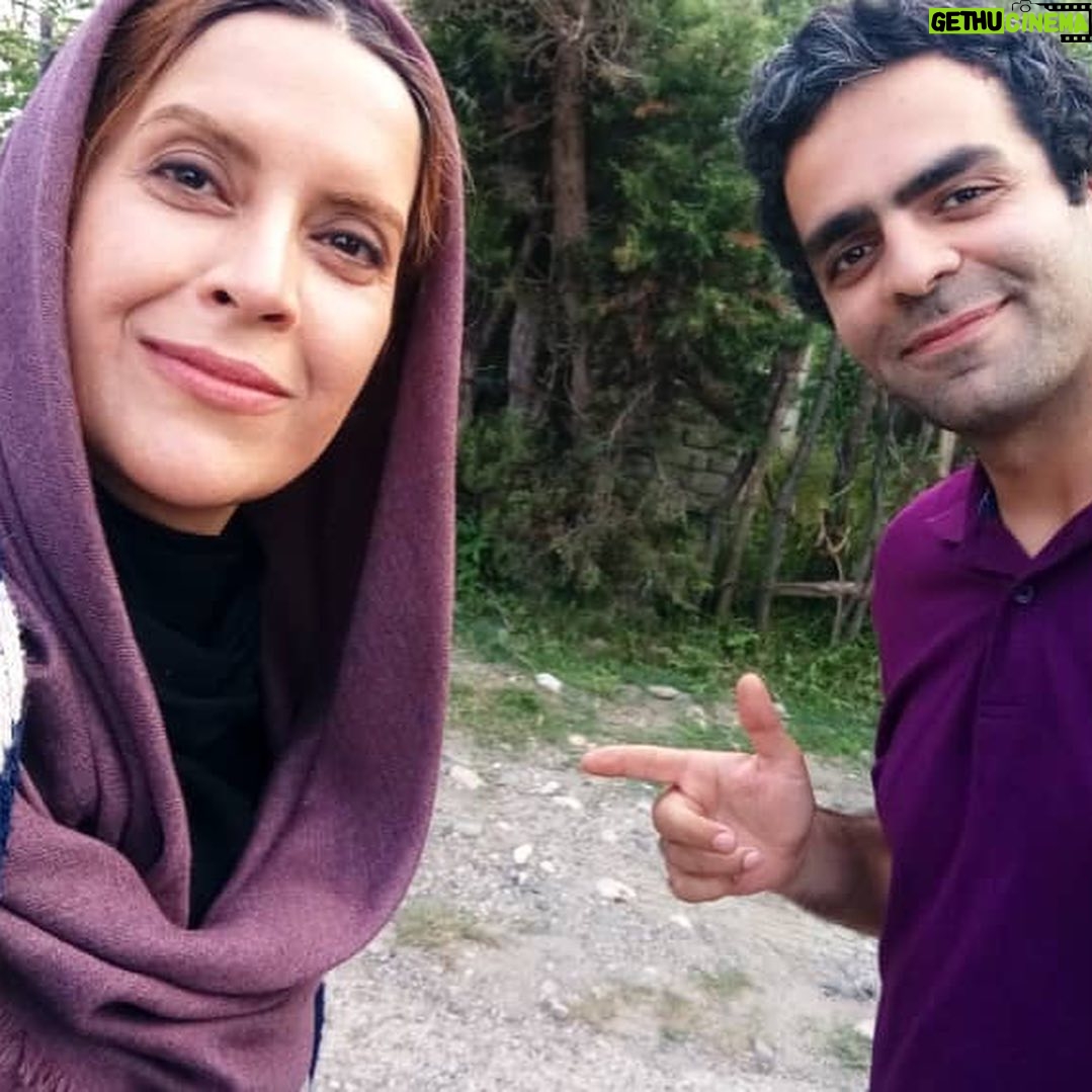 Nazanin Farahani - 1.4K Likes - سعیذ ابراهیم فر مهمون ما در پشت صحنه ی سریال ملکاوان بود. خیلی هم پر انرژی و مهربون . امیدوارم خیلی زود فیلم جدیدش رو شروع کنه و ما هم لذت ببریم. در کنار همکارانی که با تلاش اونها سریال متفاوت شد.. احمد معظمی کارگردان خوب سریال، احمد گودرزی تصویربردار عزیز، سمیه تاجیک از نویسندگان و خودم 😀 یه عالمه رفیق خوب دیگه که تو عکسا نیستن و همه عالی بودن ♥️ با یه عالمه خاطره ی بامزه.. سریال ملکاوان این شبا ساعت ۱۰ از شبکه ی آی فیلم پخش میشه
#نازنین_فراهانی #احمدمعظمی #احمدگودرزی #سمیه_تاجیک #ملکاوان #آی_فیلم