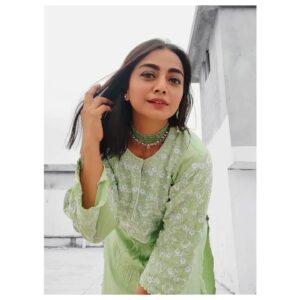 Nazia Haque Orsha Instagram - Just like flowers, don't worry how you would bloom 🌸🌻🌼