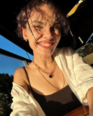 Nazlı Senem Ünal Instagram - şımarıklıklılık VS ciddiyetlikliklilik